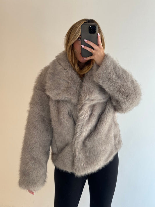 TAWNY Faux Fur Long Sleeved Jacket in Grey