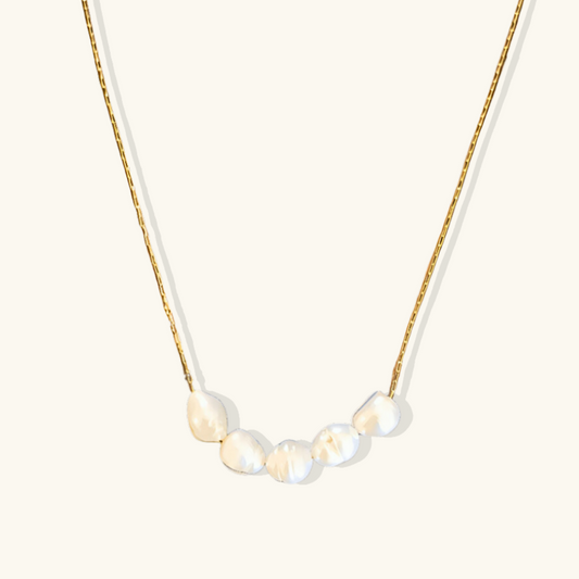 Refined Pearl Necklace