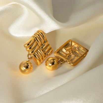 Quinn Gold Earrings